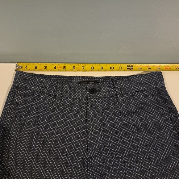 Banana Republic Men's 30"x9" Aiden Short - Picture 11 of 14